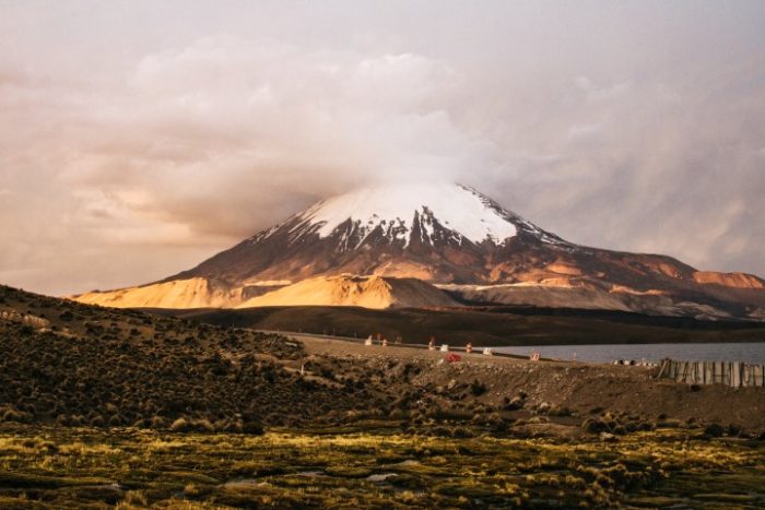 BarfussUmDieWelt-Chile-Chungara-Vulkan-Aussicht-barfuß