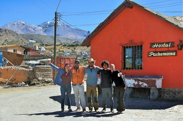 BarfussUmDieWelt-Der-Herzensschritt-Chile-Venezuela-Putre-Hostel-Pachamama-Freunde-Zusammenkunft-Geben-Vulkan-barfuß